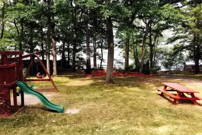 Image de Barefoot Bungalow with shared private Lake Access