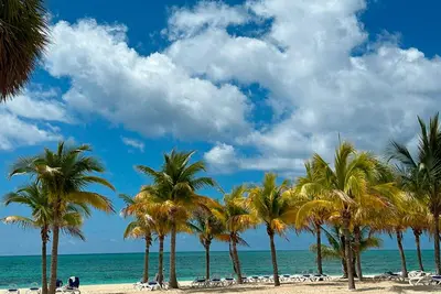 Cozy Waterfront Condo w/ Pool. Near Beaches, Restaurants & Attractions