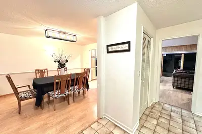 Image de Secluded Serenity Lg 4beds, 2. 5 bath near Downtown