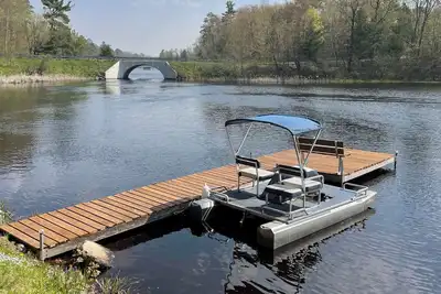 Image de Emily Channel Cabin on the water with Atv trail access from your doorstep!