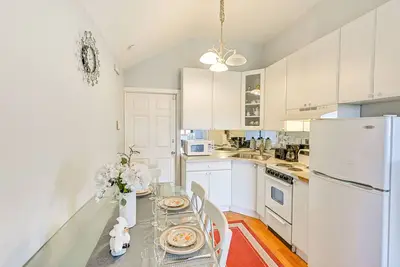 Image de Cozy Levittown Apartment: Full Kitchen + Smart Tv!