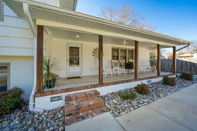 Image de Modern Gem*5br*King beds*near Duke