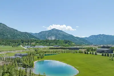 Image de Chambord Lodge Your Dream Alpine Retreat across from Ferry Peak