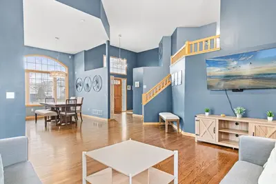 Image de Wonderful home in prime Rosemount location. \n\n