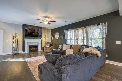 Image de Spacious Columbus Getaway w/ Patio - Pets Welcome!