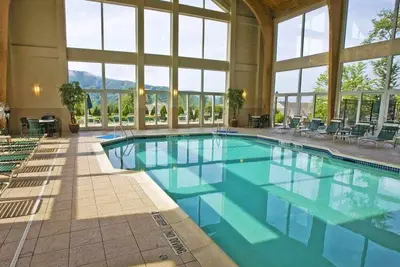 Image de Fun on the slopes with pool @Vacation Village Berkshires1. 0 miles to Jiminy Peak