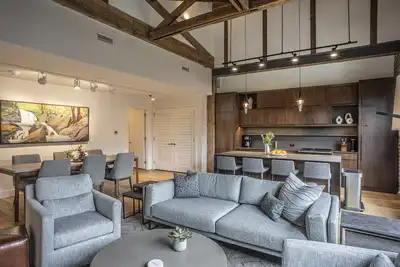 Image de Unit 302 offers a unique short-term living experience in downtown