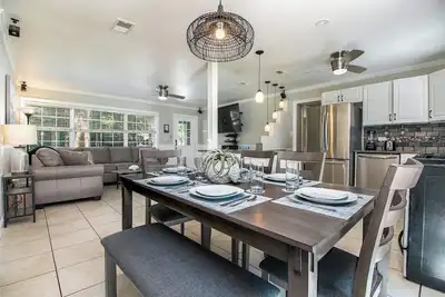 1703 Nw 38th · Modern & Peaceful Home