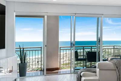 Image de Seaviews and Sophistication!