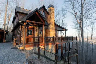 Image de Blue View Lodge | Mountain Views & Movie Theater