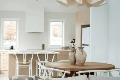 Image de The Tradesmans Cottage: Two - Classic alpine cottage with an intricate stonemason frontage.