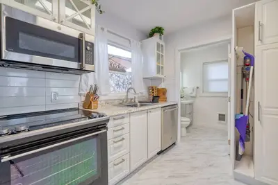 Image de Hidden Gem-Sellwood, Portland, king bed