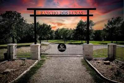 Image de Rancho Dos Lunas\nNewly renovated 40 acre ranch only 14 miles from Texas A&M