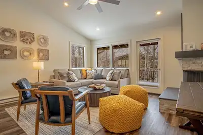Warm Springs Ski Condo - Prime Location nr Downtown & Ski Lifts!