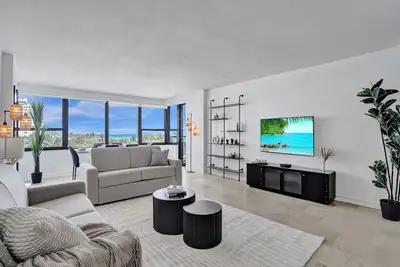 Image de Oceanfront Beach Retreat / Beach Service / 502