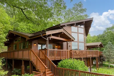 Image de Misty Mountain with Luxury Views!