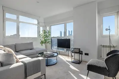 Image de Cool Virgen del Cortijo - Manoteras 2br w/ Padel & Pool, b y Blueground