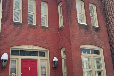 Image de Luxury Historic 1880's Victorian Home w/ hot tub!