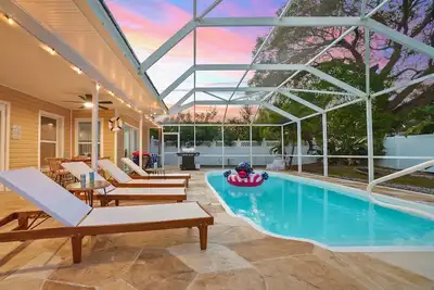 Image de Heated pool 12 min to beach w/ Gameroom, king beds