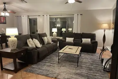 Image de Cozy Home in beautiful neighborhood in Surprise, Arizona.