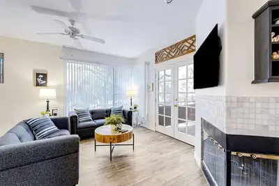 Image de Dog-friendly mountain view condo with pool, hot tub, fitness room, & game room