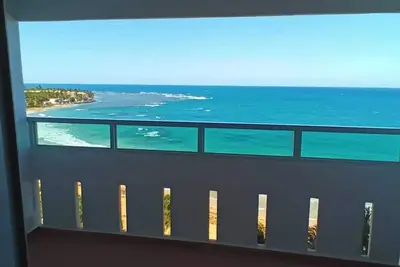 Image de Romantic oceanfront apartment — walking distance from Caribbean private beach!