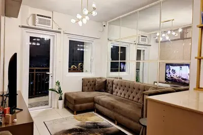 Image de Two-Bedroom condo with balcony