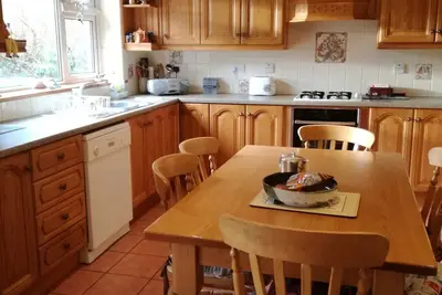 Spacious private home 5 minutes walk from Clonakilty Town Centre with parking\n
