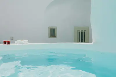 Image de \"Villa Patitiri\" cave house with private pool in Megalochori village, Santorini