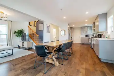Image de 4bd/2ba Family Oasis by Corktown