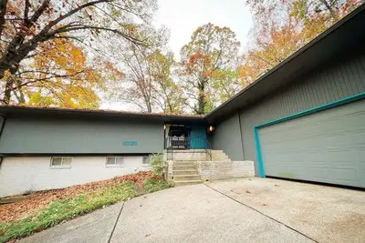 Image de Huge 5br House! Game room, Hot tub! Large back yard