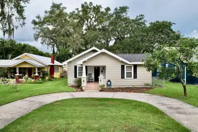 Image de Historic 3/2 in the heart of central Florida. Walking distance to many amenities