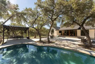 Image de Luxe Hill Country Retreat w/ Pool & Wedding Venues Nearby - Windwalker Ranch