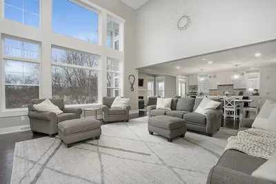 Image de Beautiful Home in Oshkosh