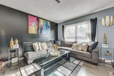 Image de North Carolina Abode w/ Fire Pit, Near Theme Parks