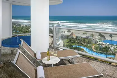 Image de Discover the utmost level of opulence at Acapulco. 1 or 2 bd suites available
