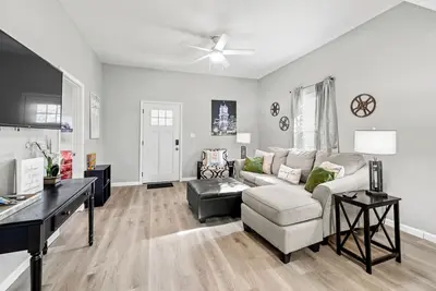 Image de Hollywood of the south 3bed 2bath, Short walk to the square