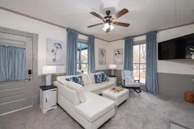 Image de 3/2 Near the visitor center, 0. 5 mile from the square