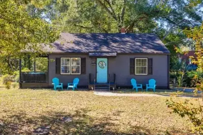 Image de 2 bedroom beauty with patio and yard, next to legion field