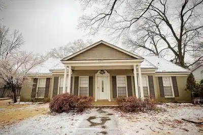 Image de Exclusive 3br House, B yard &Gr!