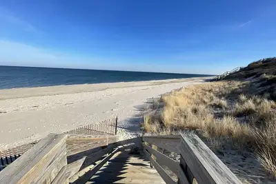 21 Oak Ridge Rd - Pet-friendly, access to private association beach