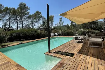 Image de villa à 25 minutes de la mer (Hyeres) avec piscine dans un grand jardin arboré