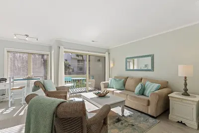 Image de Pet Friendly / Remodeled Villa / Close to Coligny Beach & Shopping Plaza