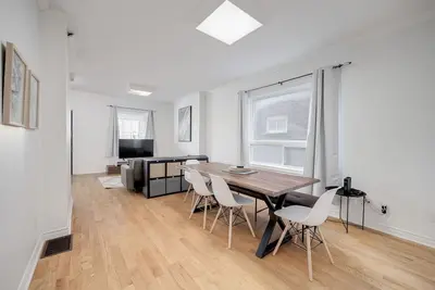 Image de Sunny Multi Level House Close To Beach!