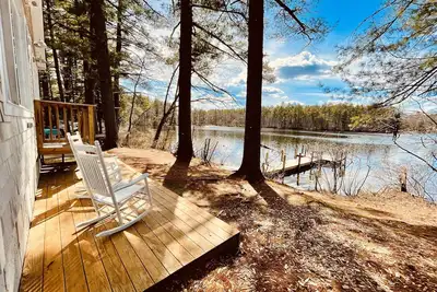 Image de \"Loon Cottage\" on Sand Pond\nPeaceful Lakefront Getaway