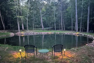 Image de Getaway! Peaceful Lodge 20 acres of private land, Trout Pond, stream on site