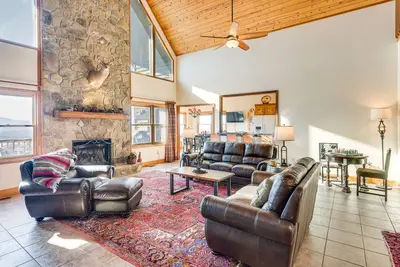 Image de Hayesville Home w/ Hot Tub + Mountain Views!