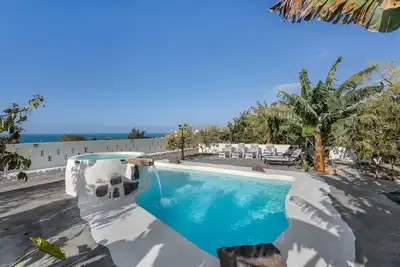 Image de Finca Oasis Samuel\" avec vue sur la montagne, terrasse partagée et jardin privé.