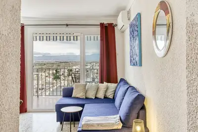 Image de Appartement 'Location Bord De Mer' avec vue montagne, Wi-Fi et climatisation