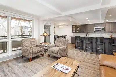 Image de Sleek corner unit condo in Aspen